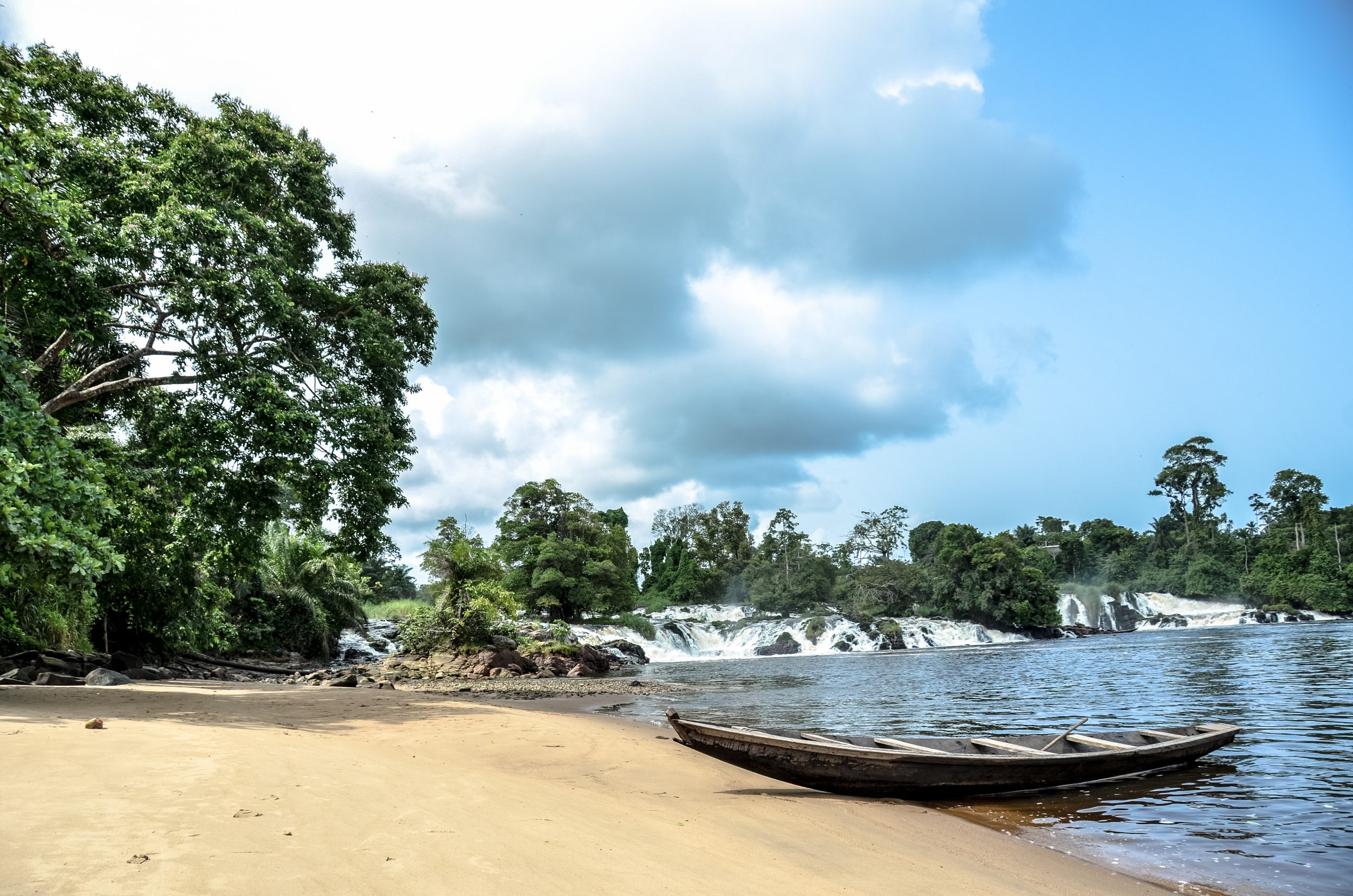 DHL - Touring Cameroon